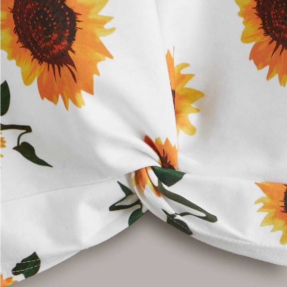 💫 HOST PICK 💫 Allover Sunflower Print Twist Front Sweatshirt. - Picture 7 of 7